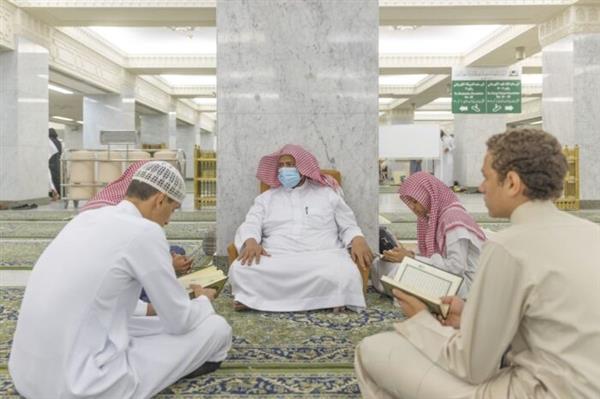 رئاسة شؤون الحرمين تخصص (130) معلما ومعلمة للقرآن الكريم داخل المسجد الحرام