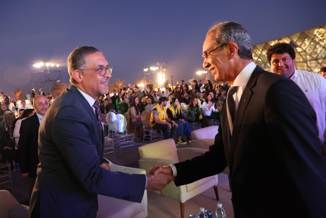 وزير الاتصالات وتكنولوجيا المعلومات