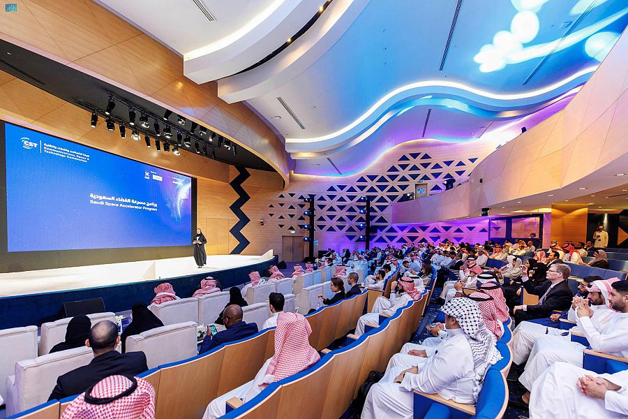 هيئة الاتصالات والفضاء والتقنية تقيمُ فعاليةَ "Demo Day" ضمن برنامج مسرعة الفضاء