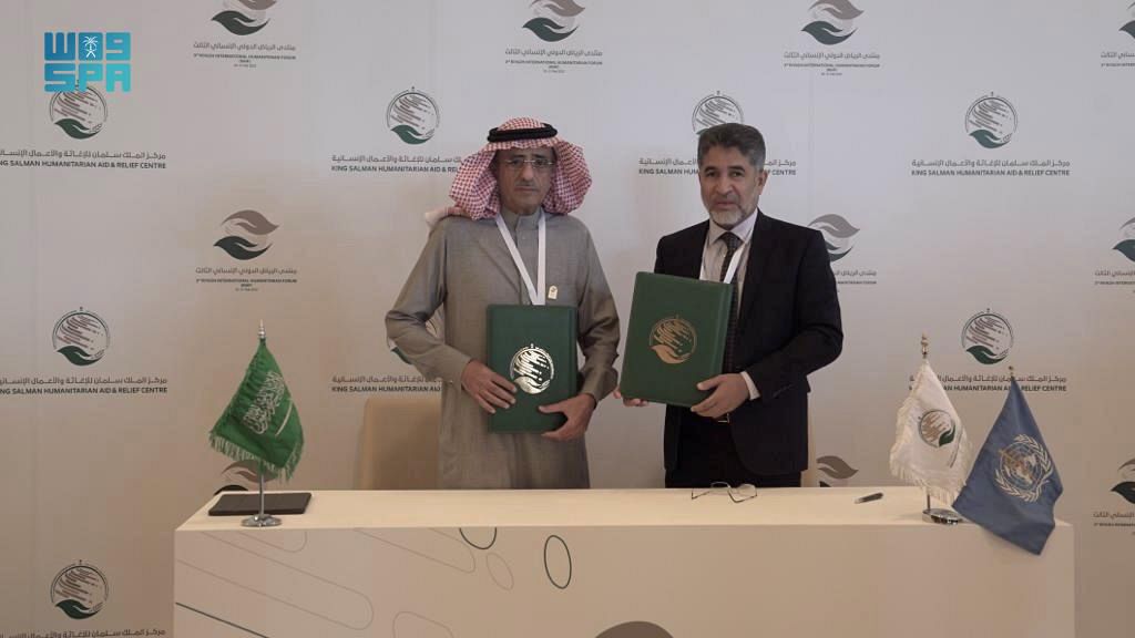 مركز الملك سلمان للإغاثة يوزع المساعدات الإيوائية ويوقع اتفاقية لتوفير الأكسجين الطبي