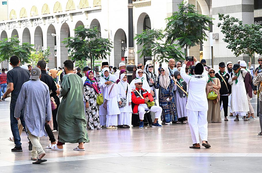 المدينة المنورة تودع جموع الزائرين والمعتكفين الذين شهدوا أيام وليالي شهر رمضان المبارك