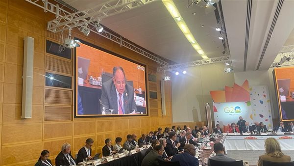 تطوير الهيكل المالي