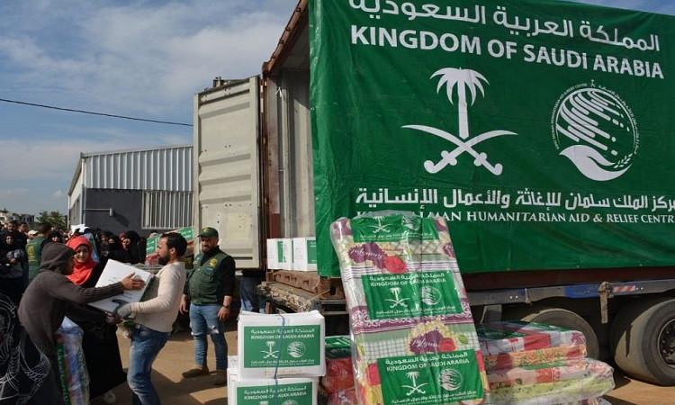 مركز الملك سلمان للإغاثة يوزِّع سلال غذائية في السودان ونيجيريا وموريتانيا وبنجلادش والنيجر وجنوب أفريقيا والصومال