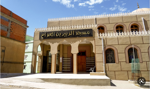 مشروع الأمير محمد بن سلمان لتطوير المساجد التاريخية يعالج مواد الترميم الحديثة بمسجد الزبير بن العوام ويعيد له أصالته