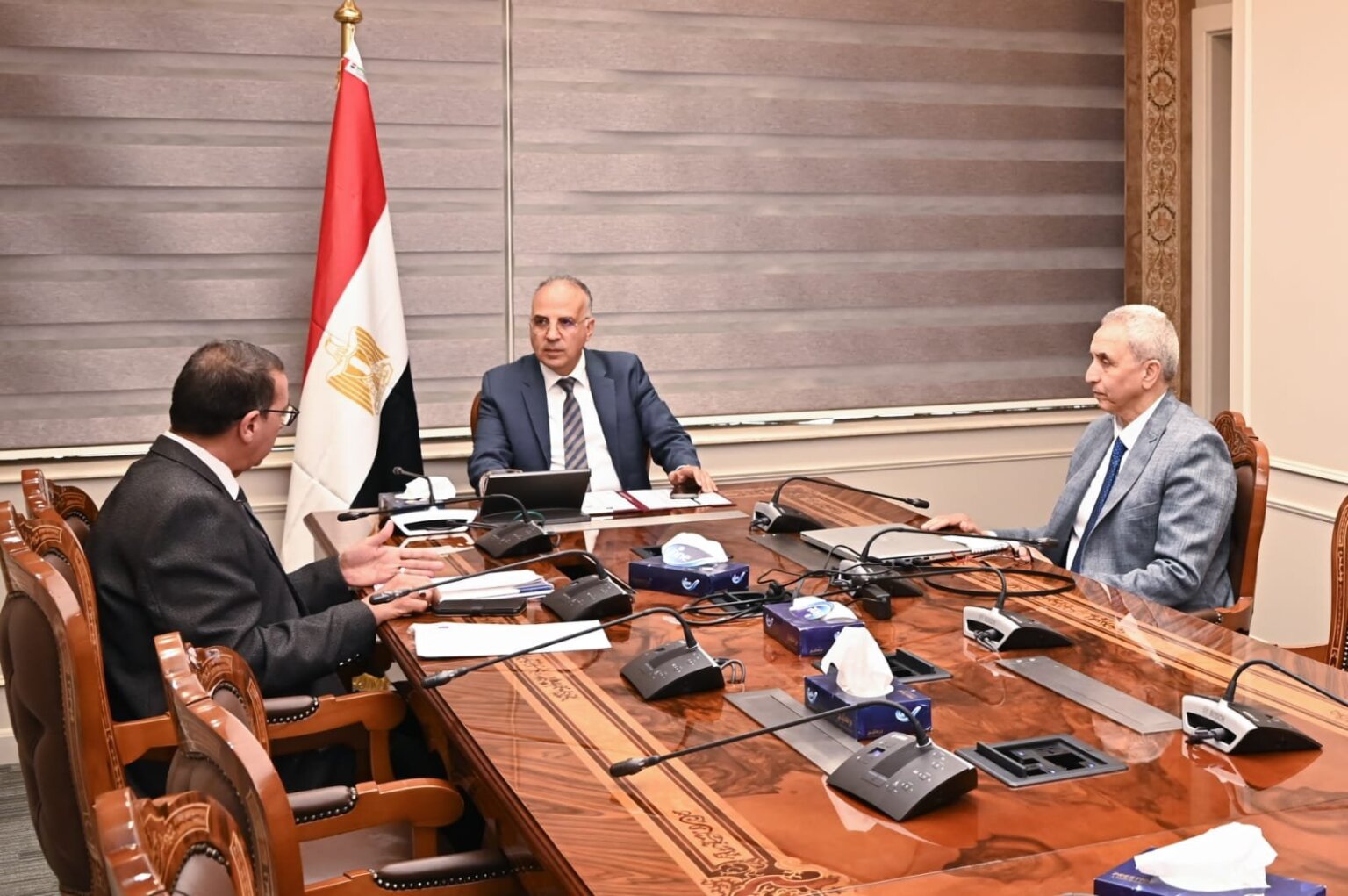 وزير الري والموارد المائية