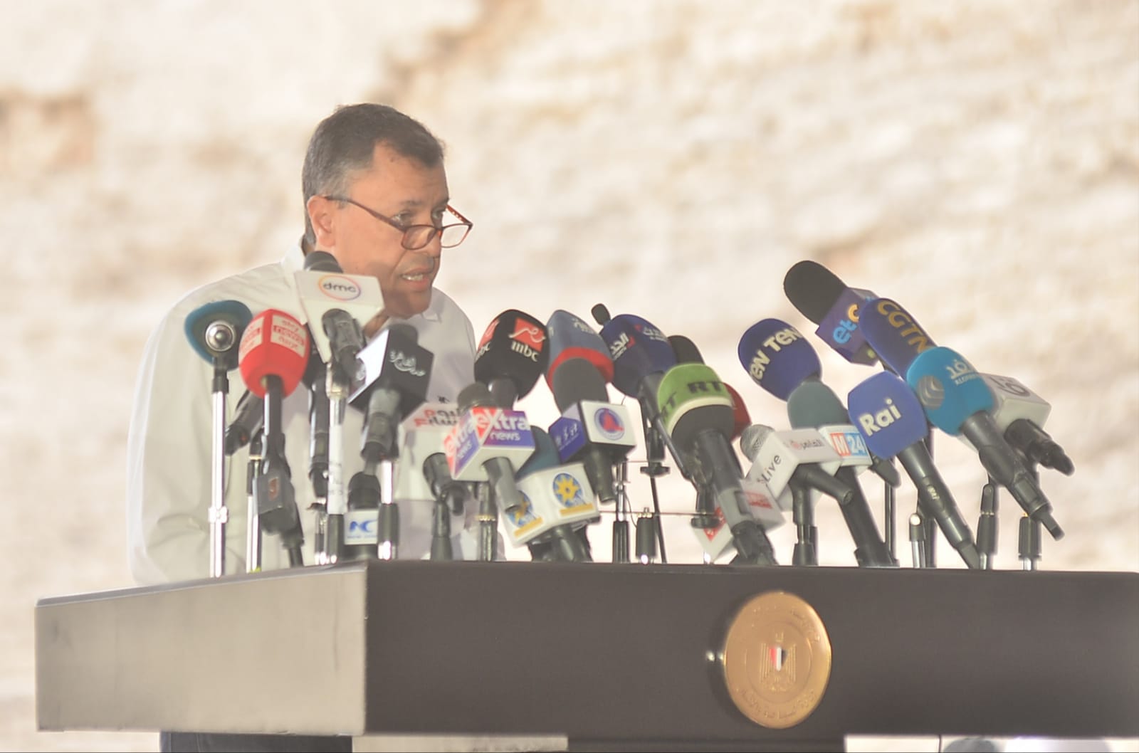 أحمد عيسي وزير السياحة والآثار
