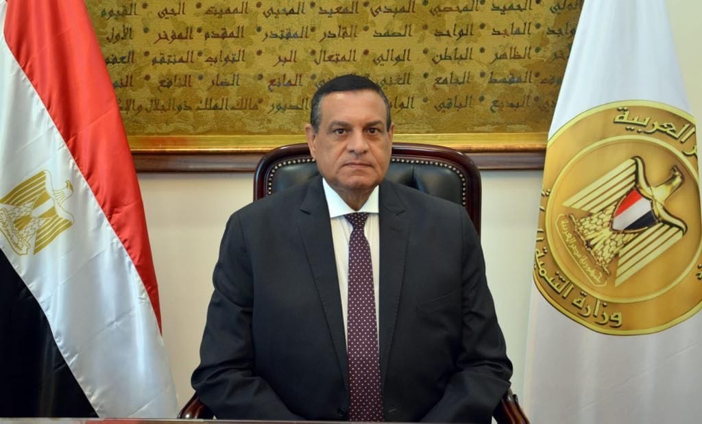 اللواء هشام آمنة وزير التنمية المحلية،