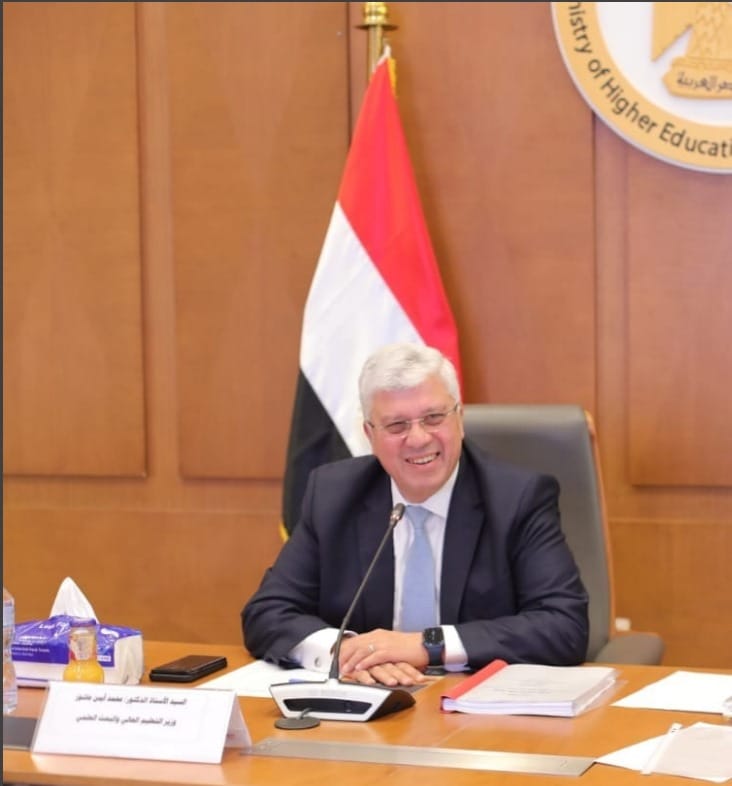 الدكتور أيمن عاشور وزير التعليم العالي والبحث العلمي