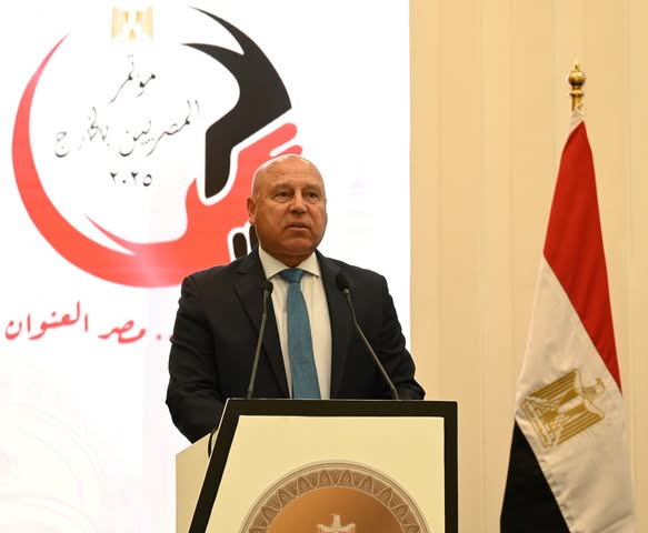 الفريق مهندس كامل الوزير نائب رئيس مجلس الوزراء للتنمية الصناعية ووزير الصناعة والنقل،