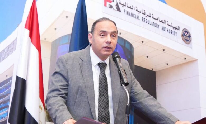 الدكتور إسلام عزام